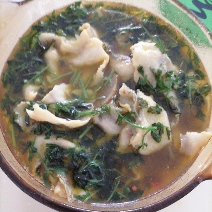 厨师长教你：川菜“酸菜水煮鱼”的家常做法，鱼片滑嫩，麻辣鲜香