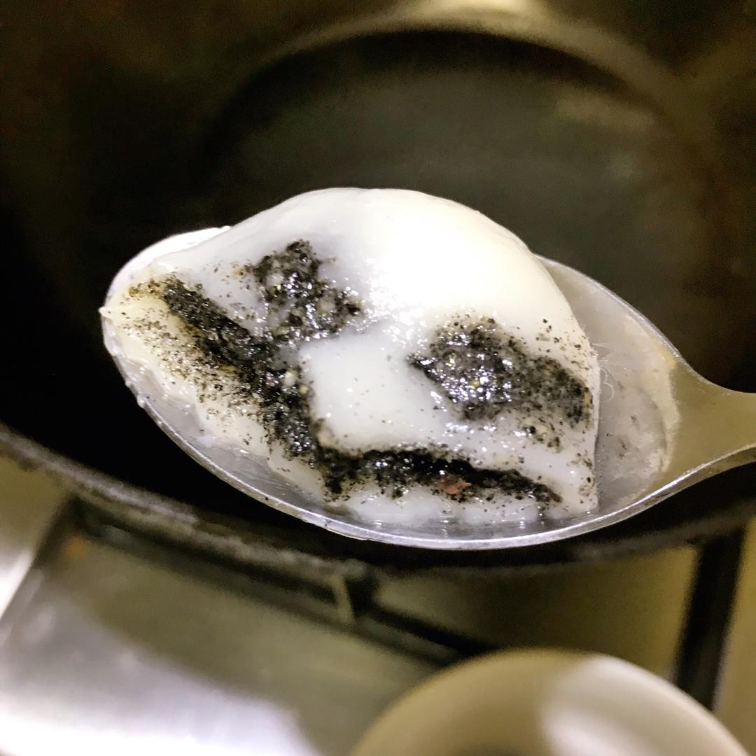 花生黑芝麻汤圆