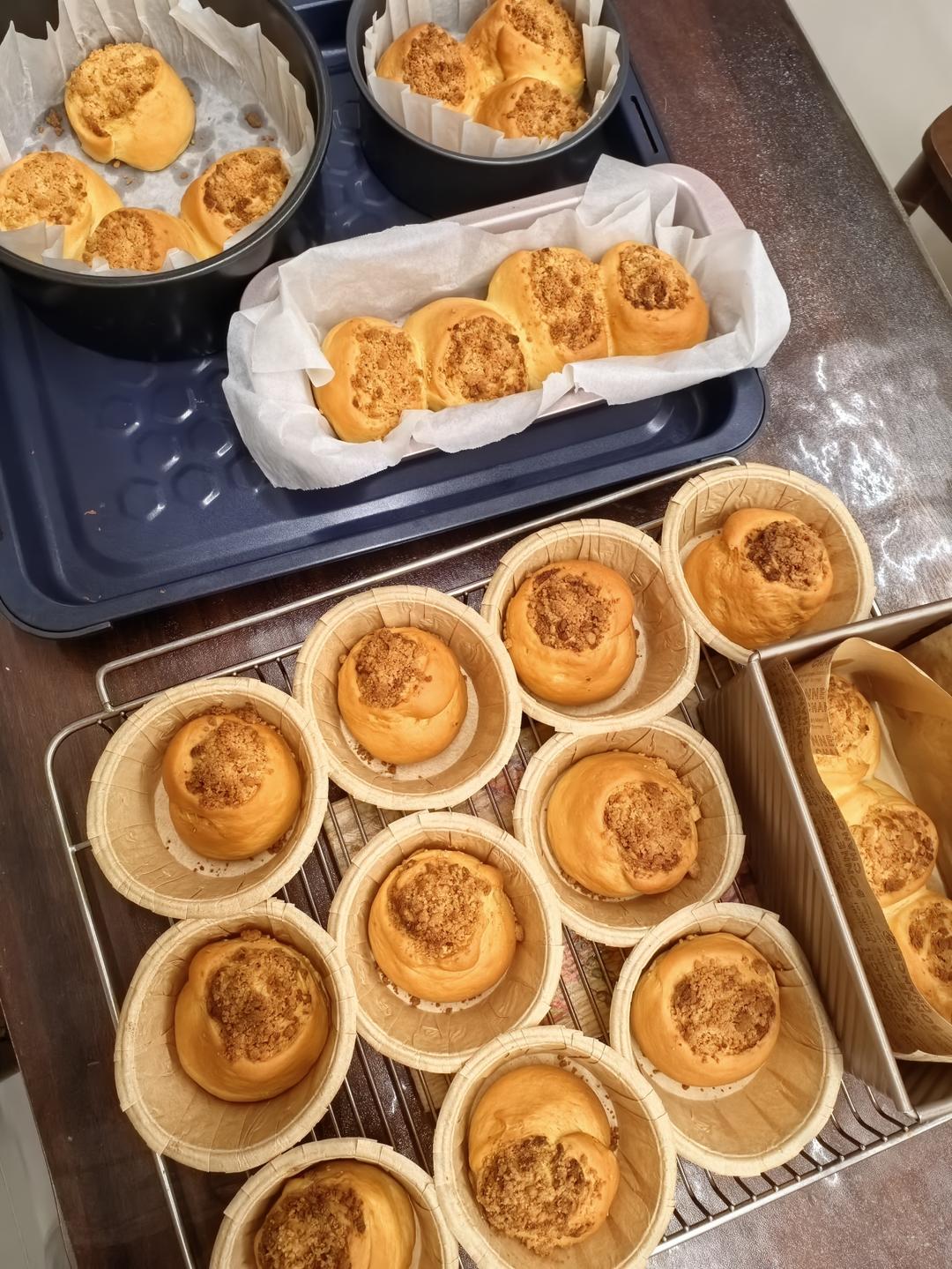 开心果酱奶酥面包｜面包柔软，奶酥巨香！