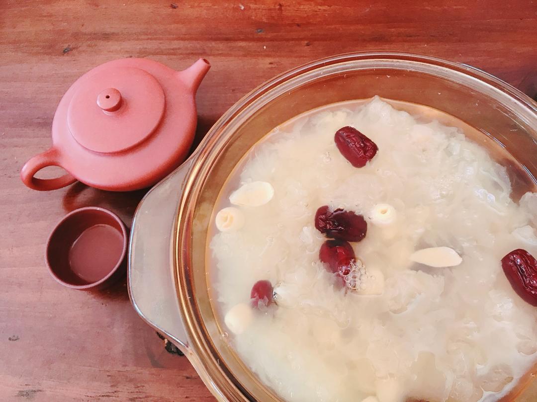 红枣银耳莲子羹