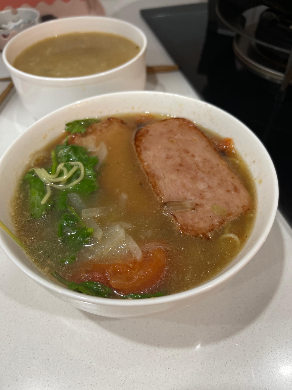 冬天，下班回家吃碗热汤面，暖心暖胃舒服