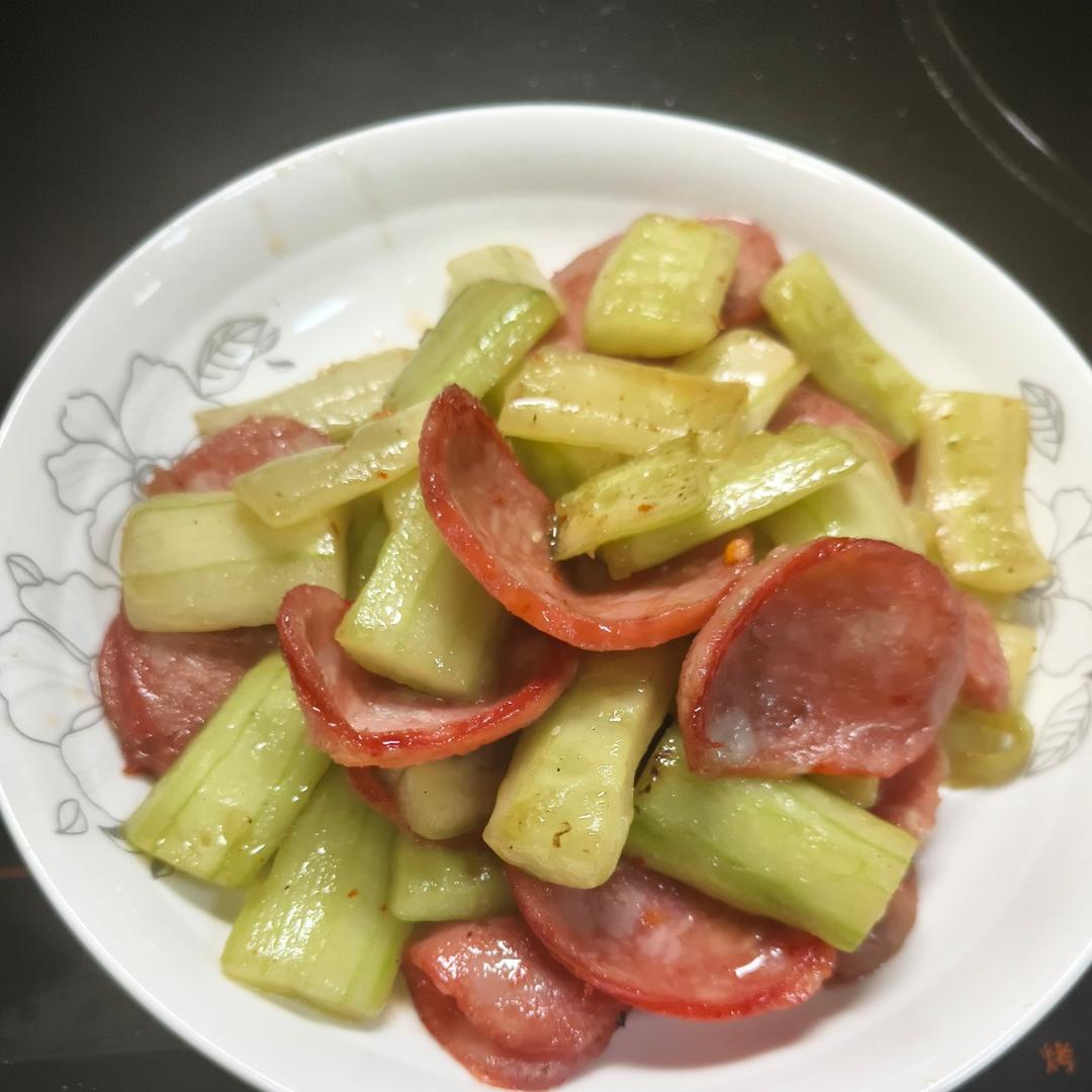 黄瓜炒火腿肠