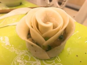 玫瑰花抱蛋蒸饺的做法 步骤5