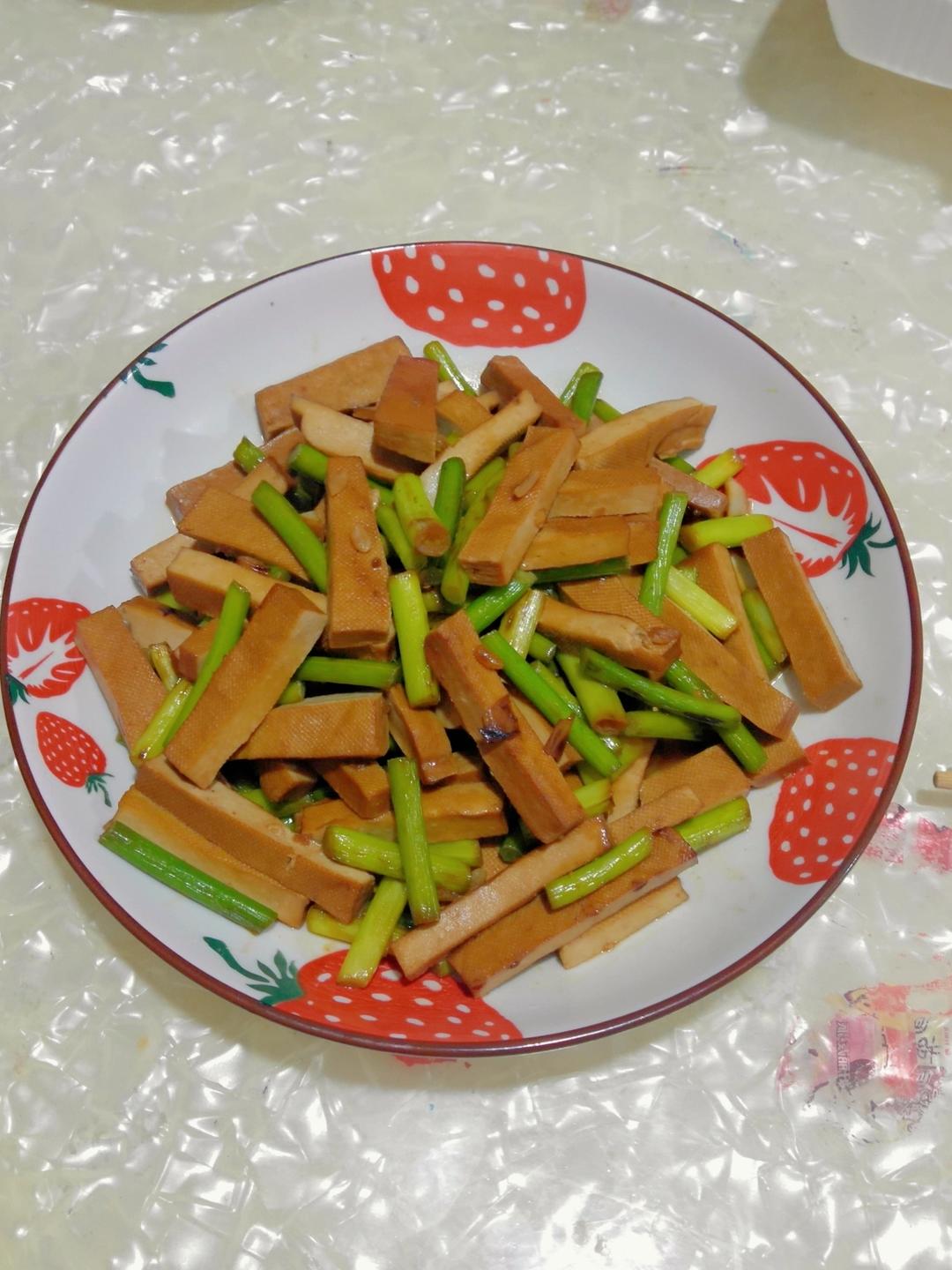 蒜苔炒豆干的做法