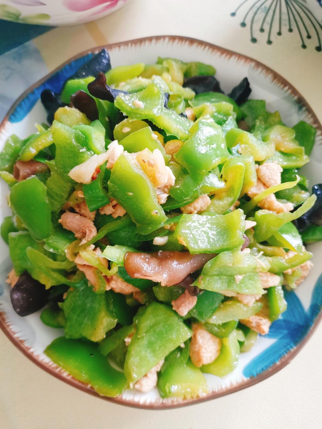 巨好吃的青椒炒鸡胸肉丝，超下饭