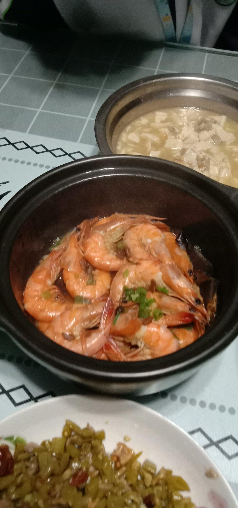 砂锅焖虾-真正的鲜掉眉毛！