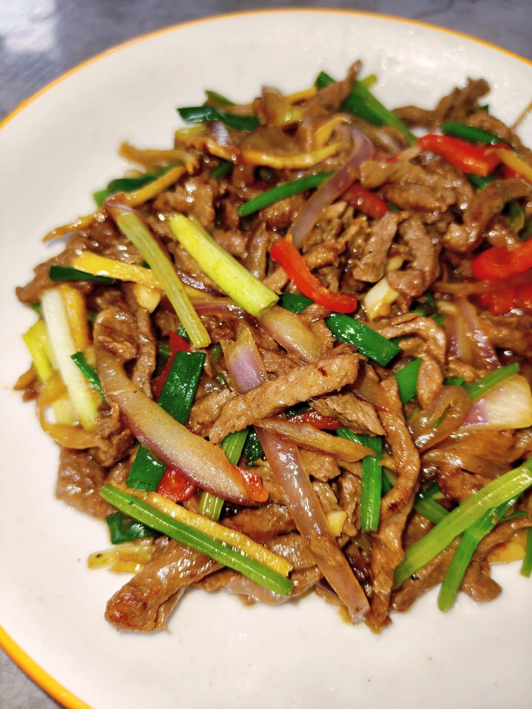 洋葱芹菜炒牛肉｜嫩滑不柴，超下饭家常小炒