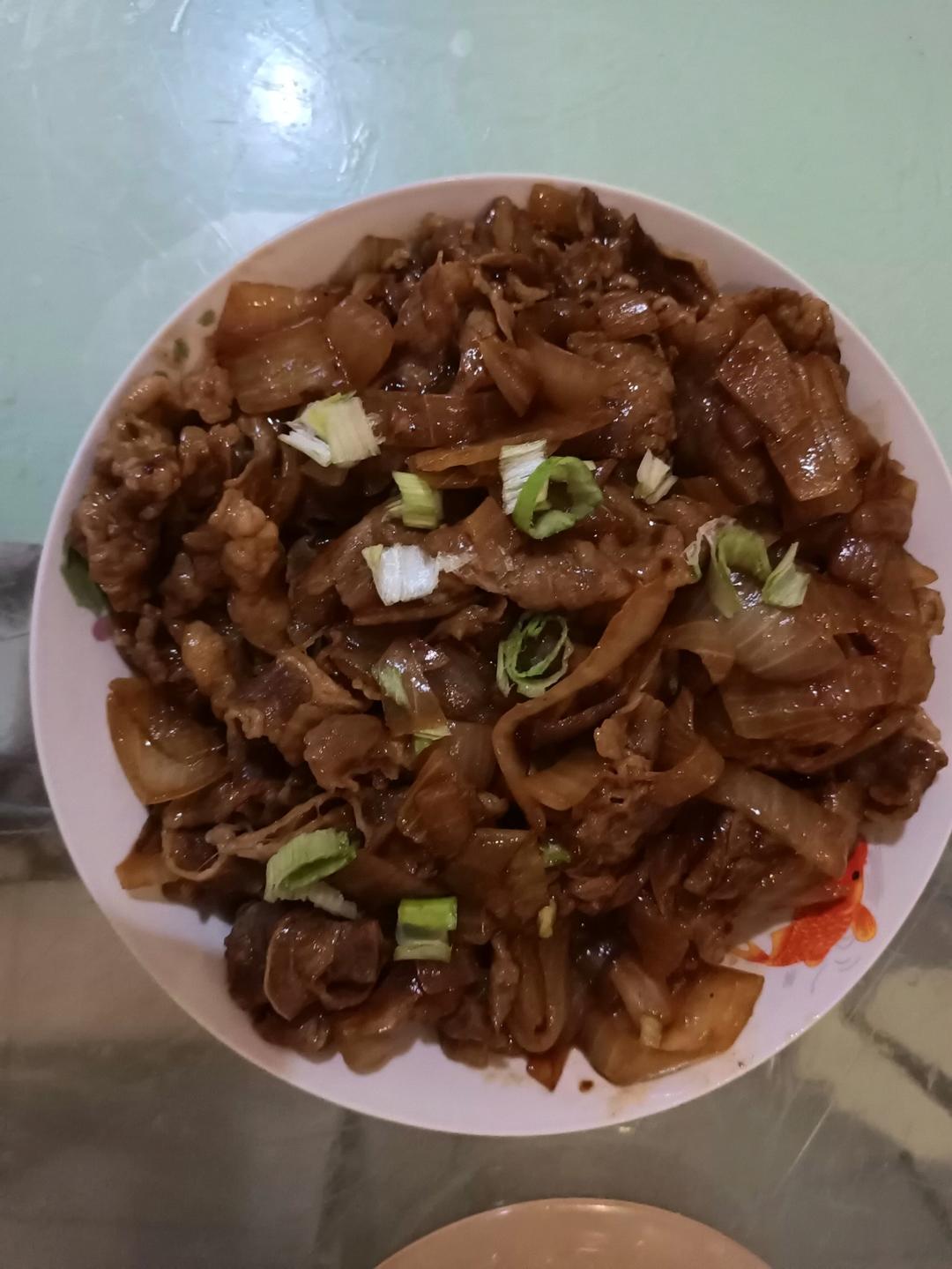 好吃到舔盘的秘制洋葱炒肥牛卷！拌饭巨香