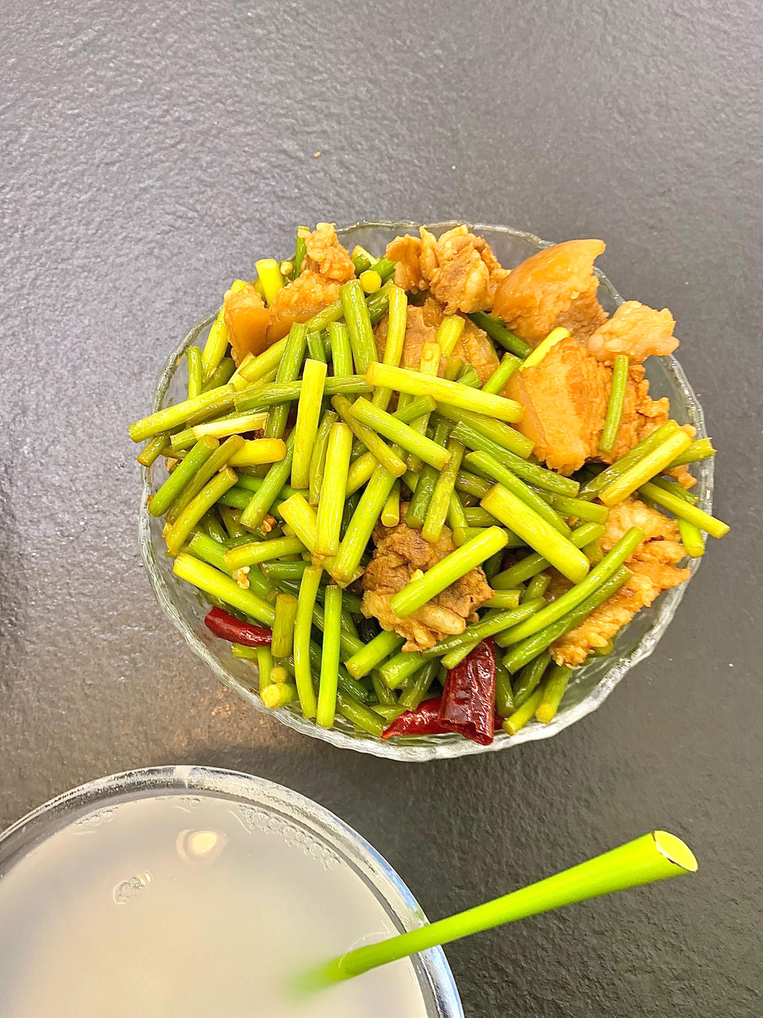 简单易做的下饭菜－蒜苔炒肉