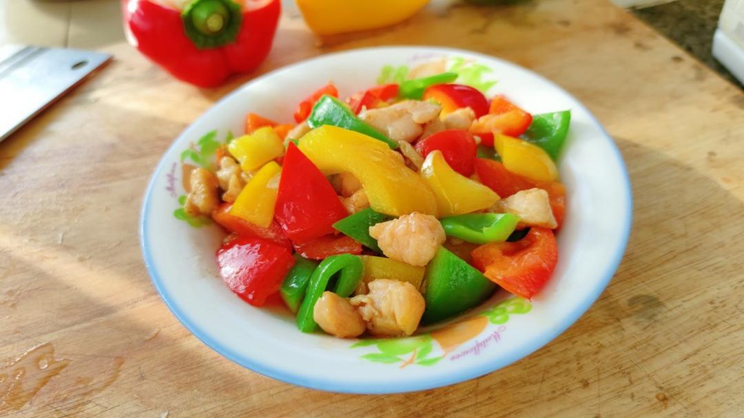 三色彩椒炒鸡丁