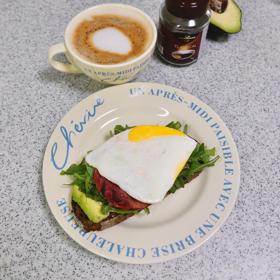 牛油果烟熏牛肉三明治（Pastrami Open Sandwich w/Avocado）