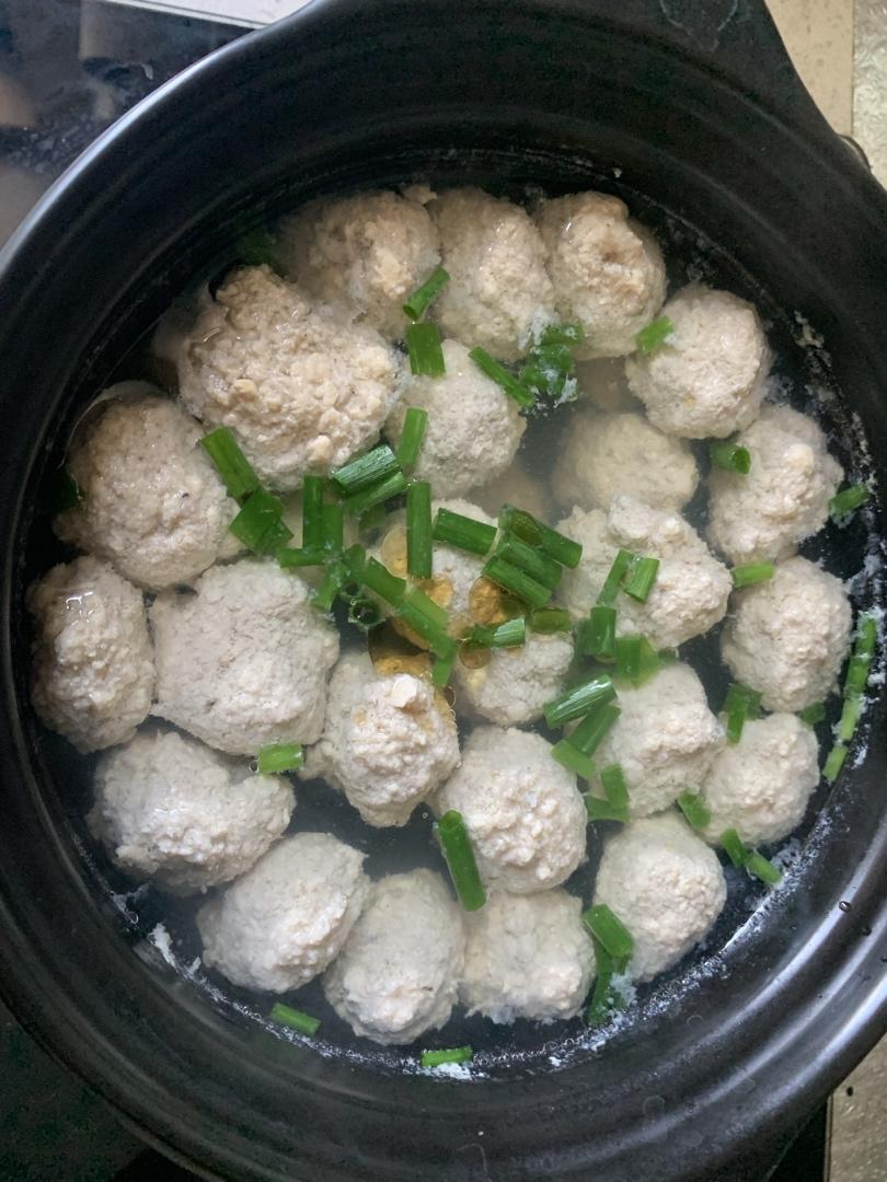 甜甜圈菱做的豆腐丸子汤