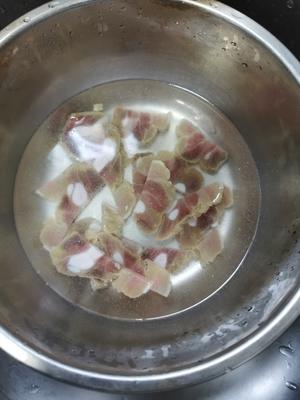 河蚌的处理技巧+咸肉河蚌春笋汤的做法 步骤12