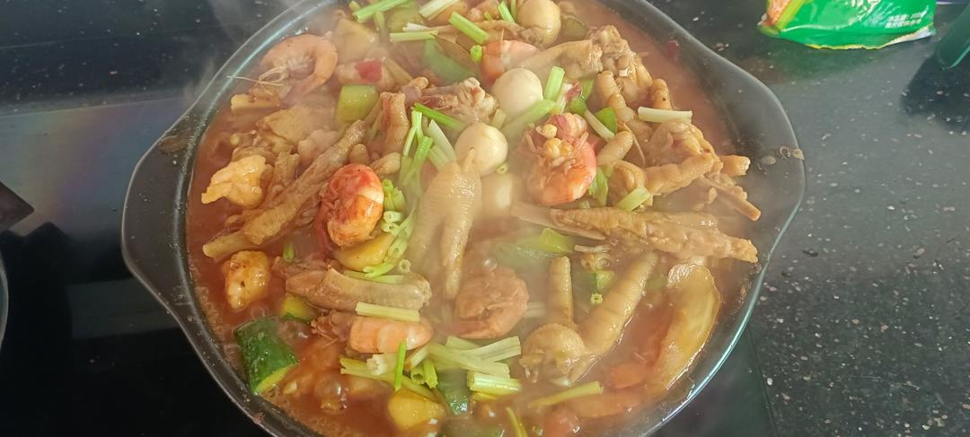 肉蟹煲的鸡爪鸡翅