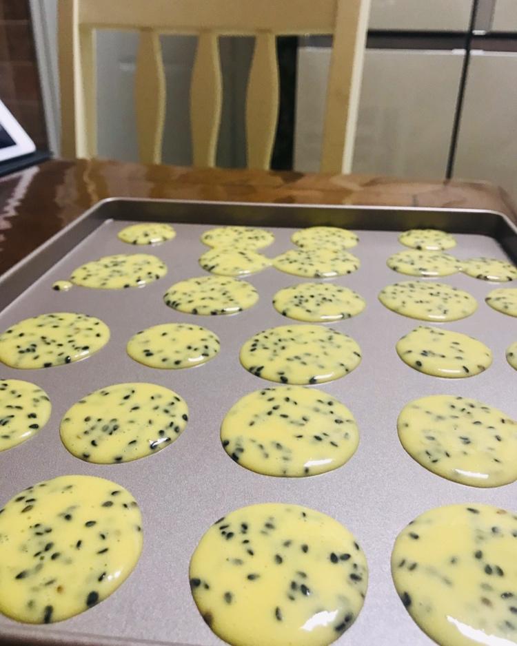 宝宝辅食：芝麻鸡蛋薄脆饼干