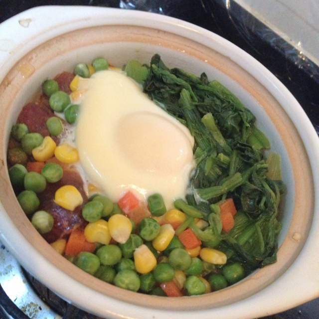 广式腊味煲仔饭