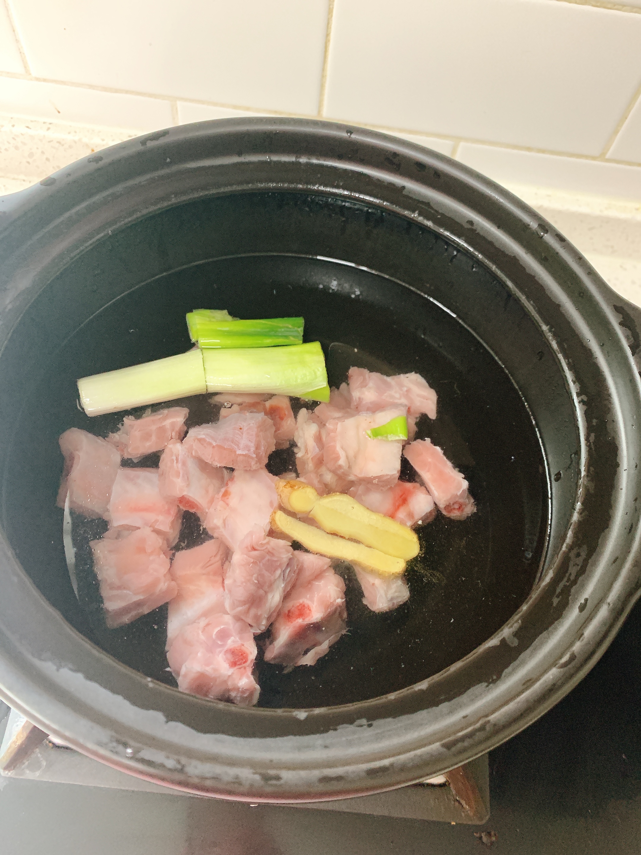 😋干锅排骨虾的做法 步骤3