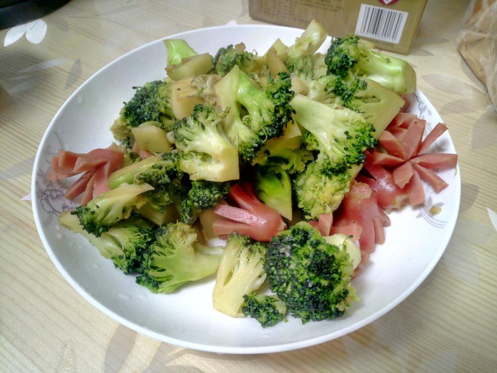 蒜香西兰花炒脆皮肠