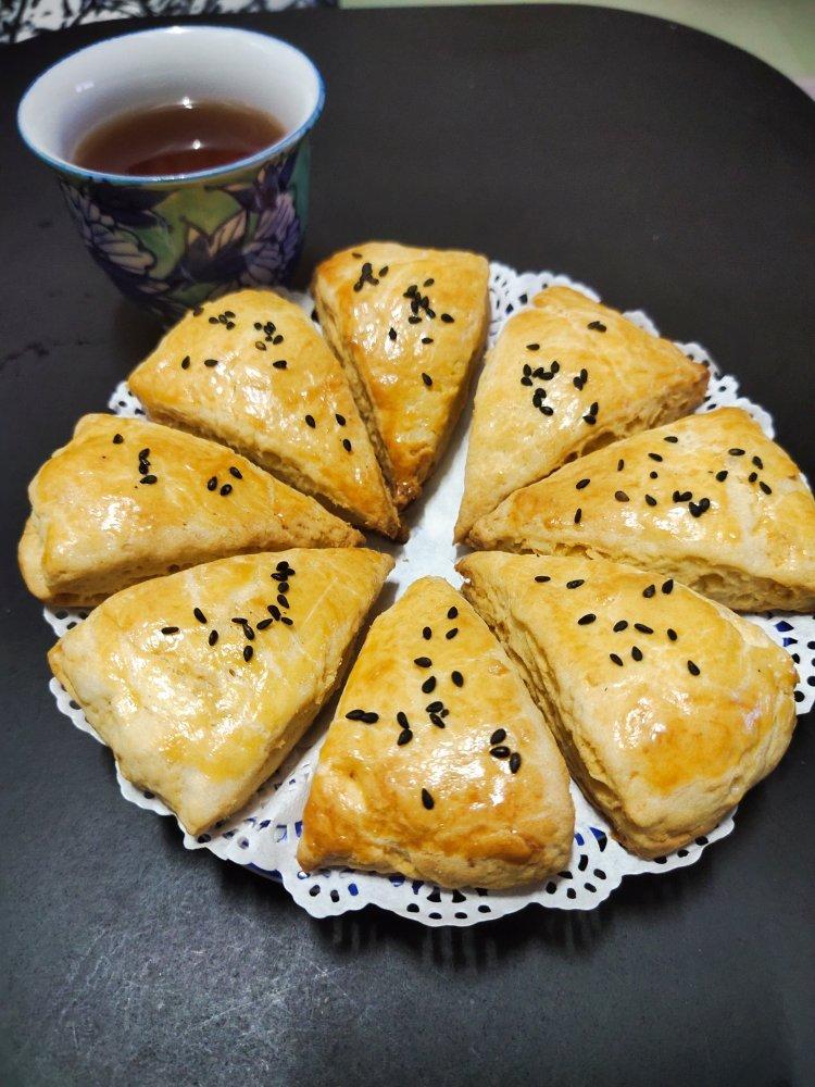 咸蛋黄肉松司康