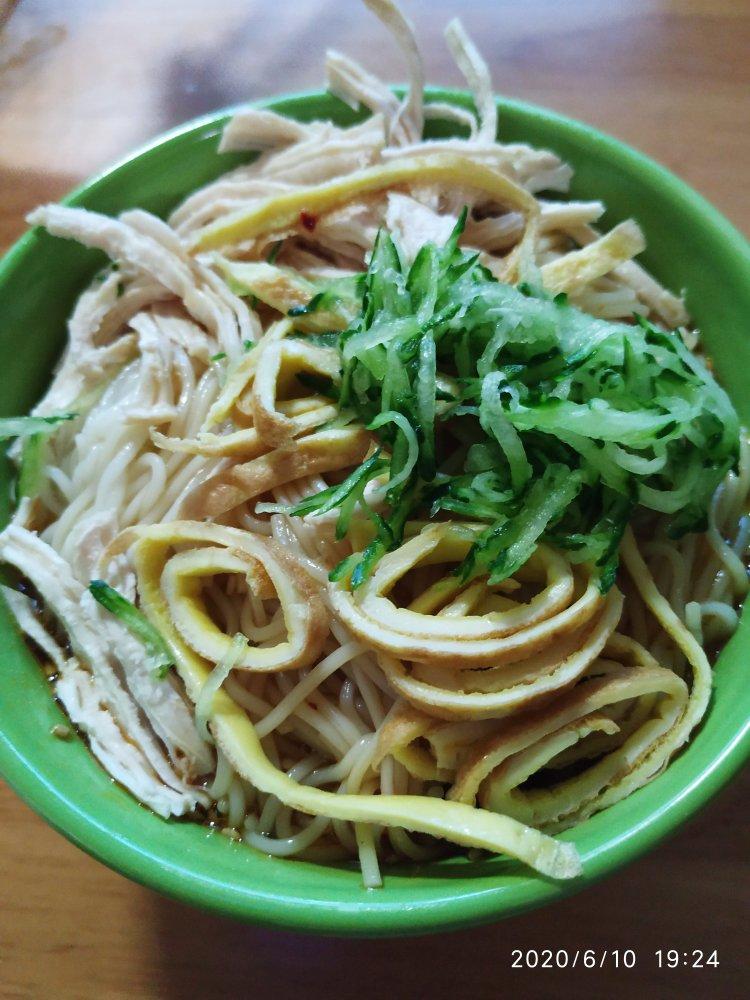 快手减脂餐❗️爆好吃的凉拌鸡丝荞麦面