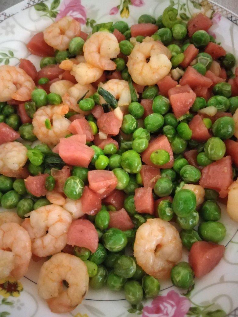 青豆，胡萝卜，玉米炒虾仁。