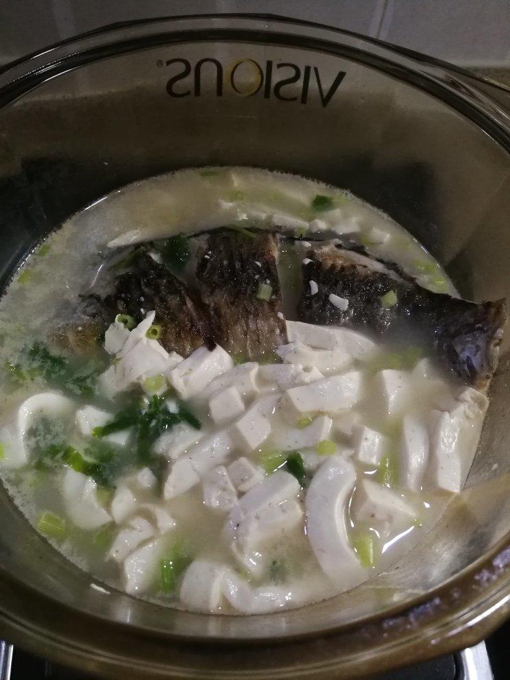 鲫鱼豆腐汤