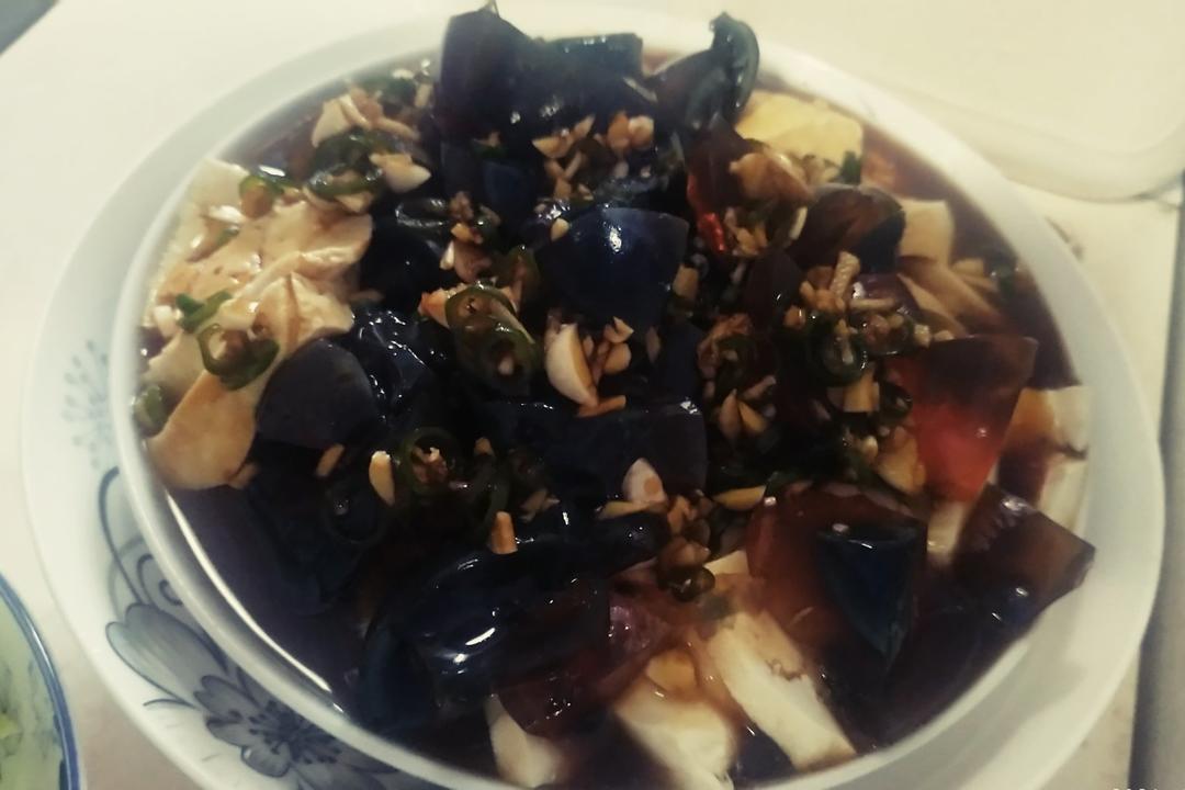 皮蛋拌豆腐