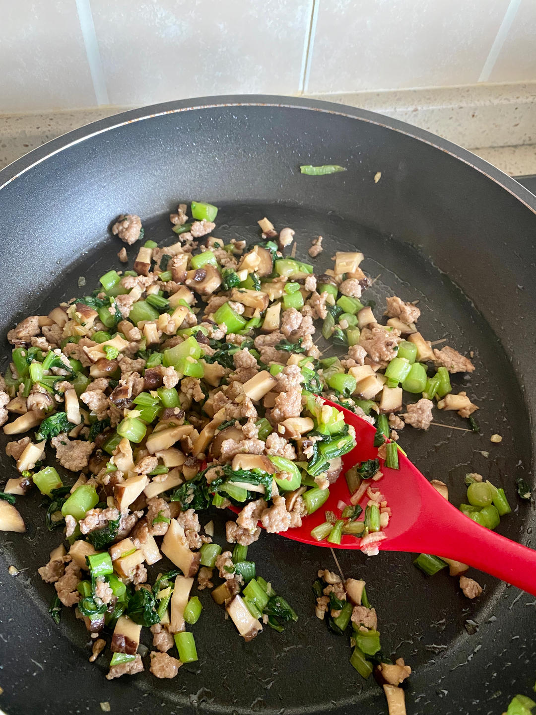 菜心香菇肉末拌米粉