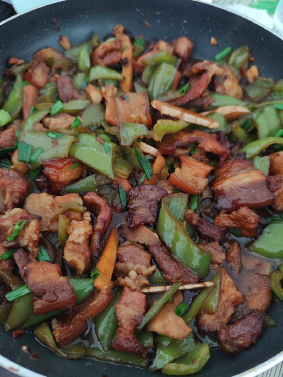 不放一滴油，焦香四溢的青椒五花肉🥩🥩