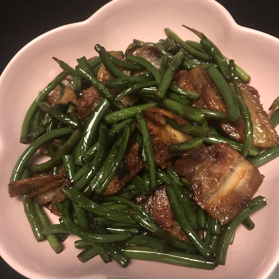蒜苔炒肉-新手下厨 Fried Pork & Garlic