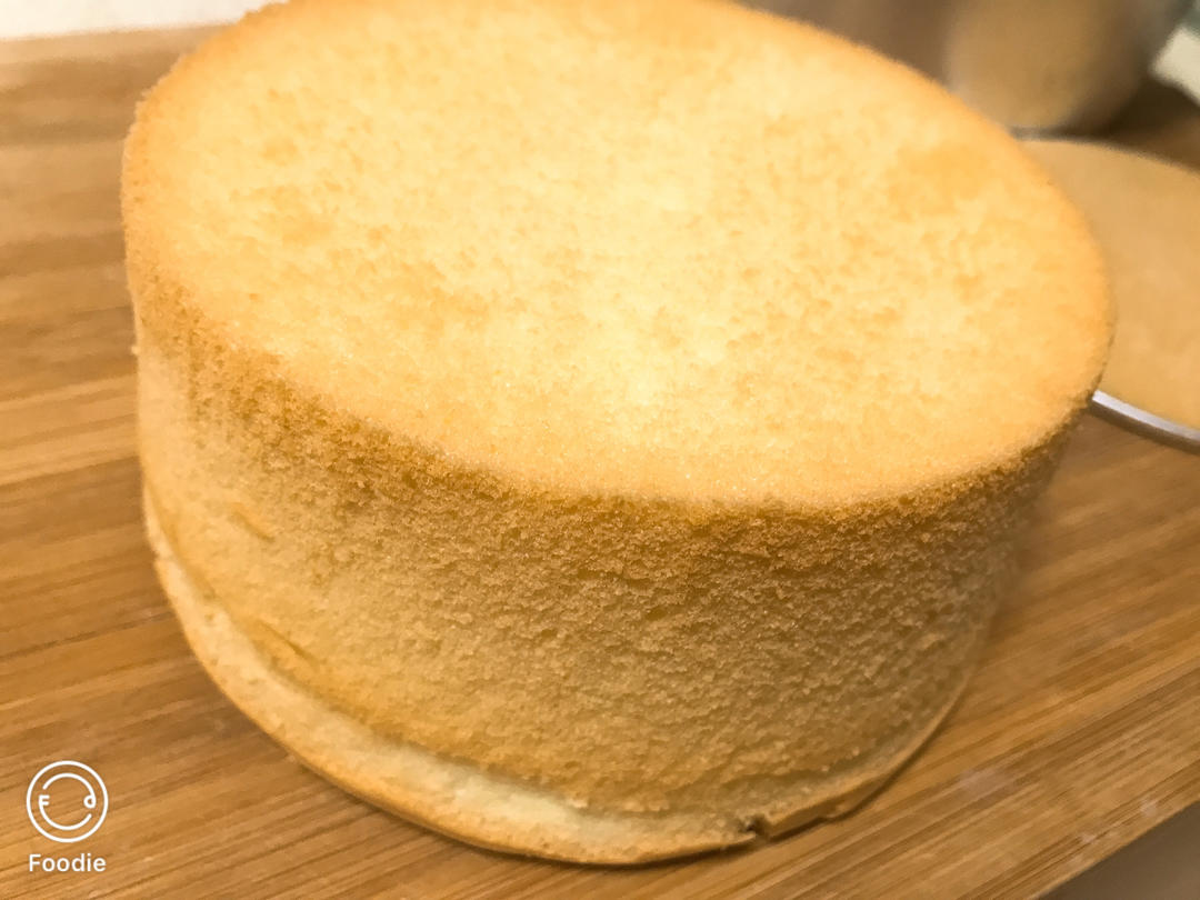 不塌不缩六寸戚风蛋糕