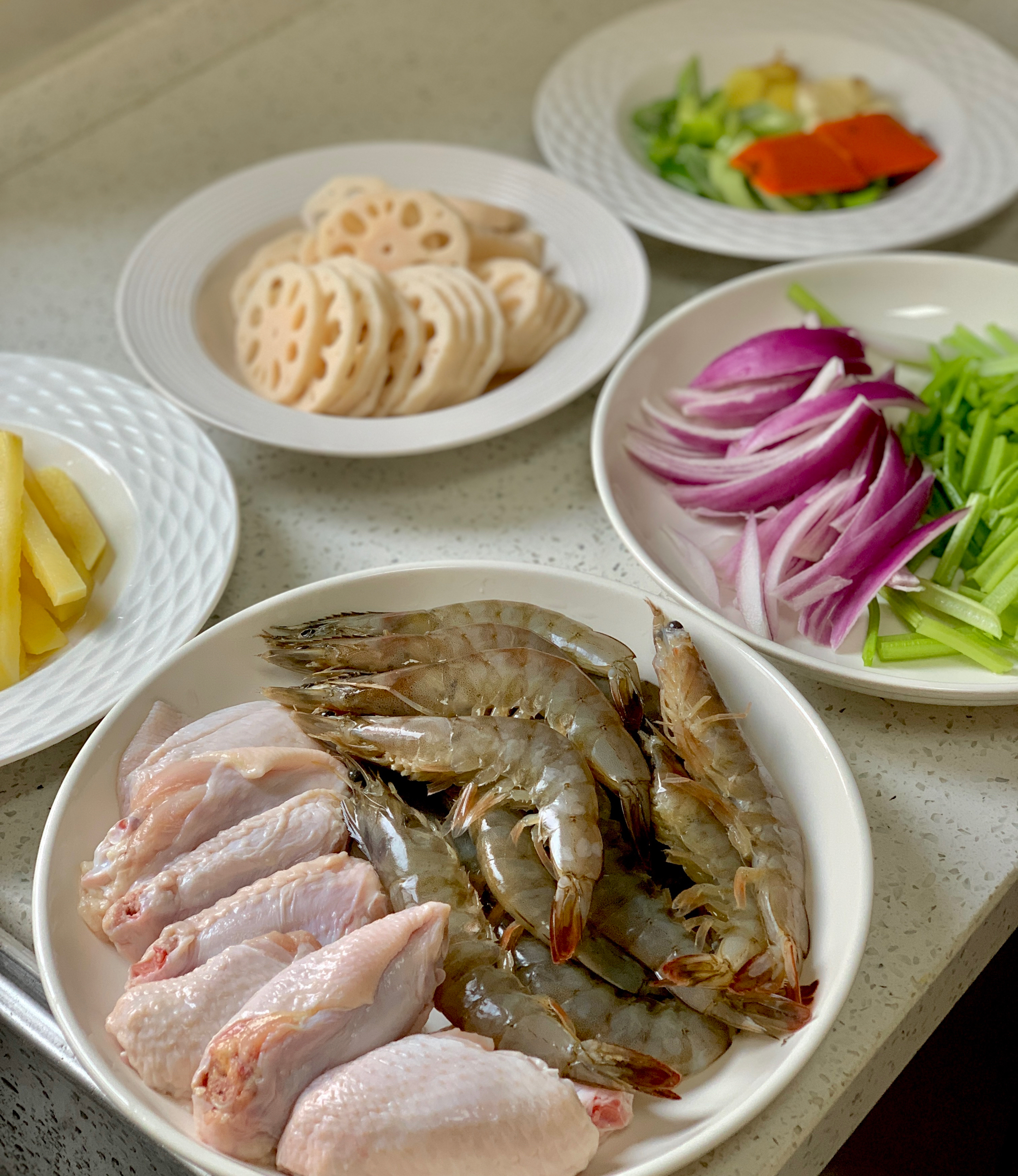 干锅鸡翅香辣虾🍤的做法 步骤1