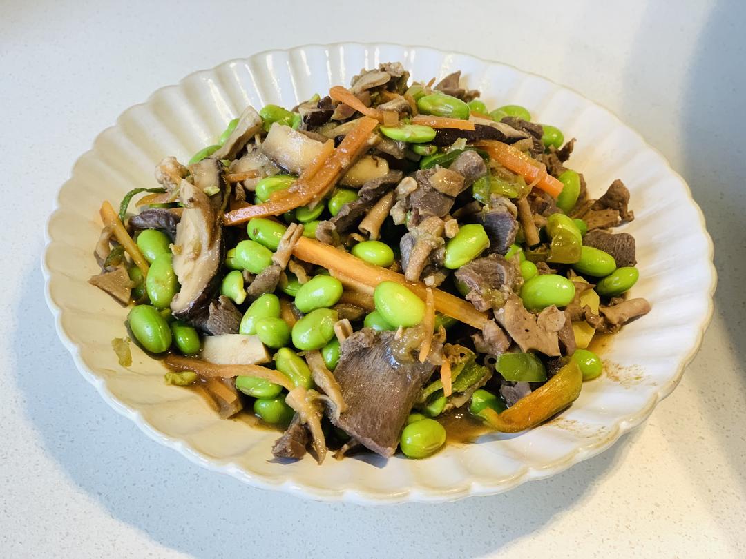 小美家常菜第三十九道——鸡杂香菇炒毛豆的做法