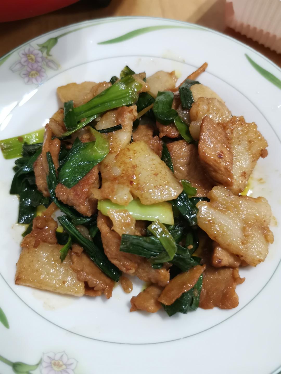 简易版超下饭 蒜苗炒肉（蒜叶炒肉）