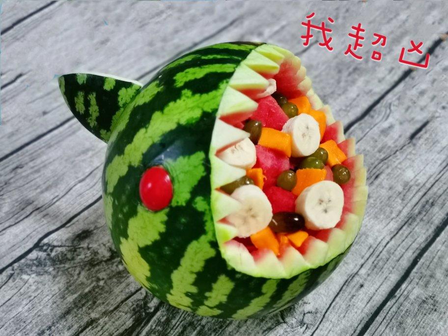 超级酷炫的鲨鱼西瓜雕