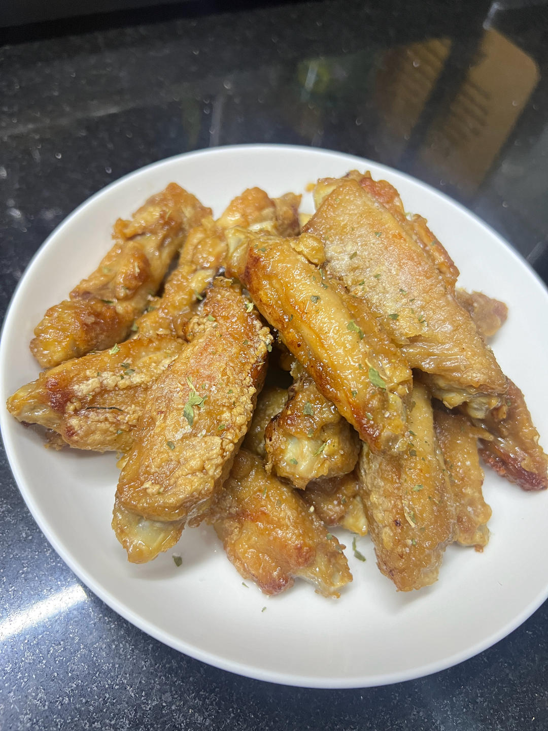 外脆里嫩❗️好吃到吮指的脆皮煎鸡翅～