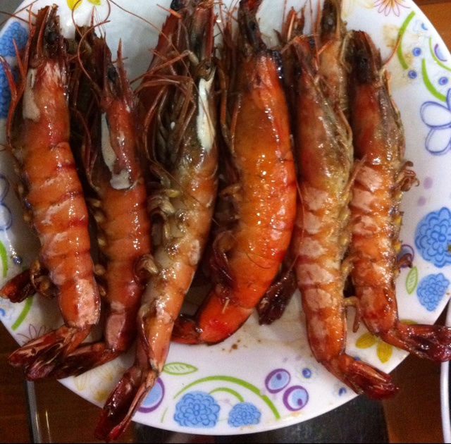 让你忍不住想吮指的——黑椒烤虾串