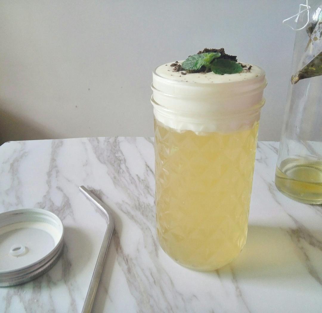 白桃乌龙芝士奶盖茶
