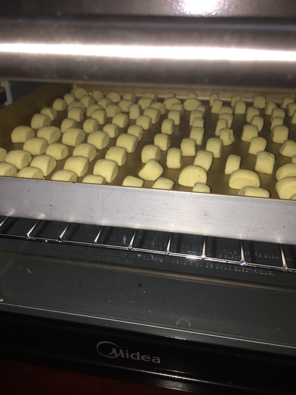 小石头饼干。