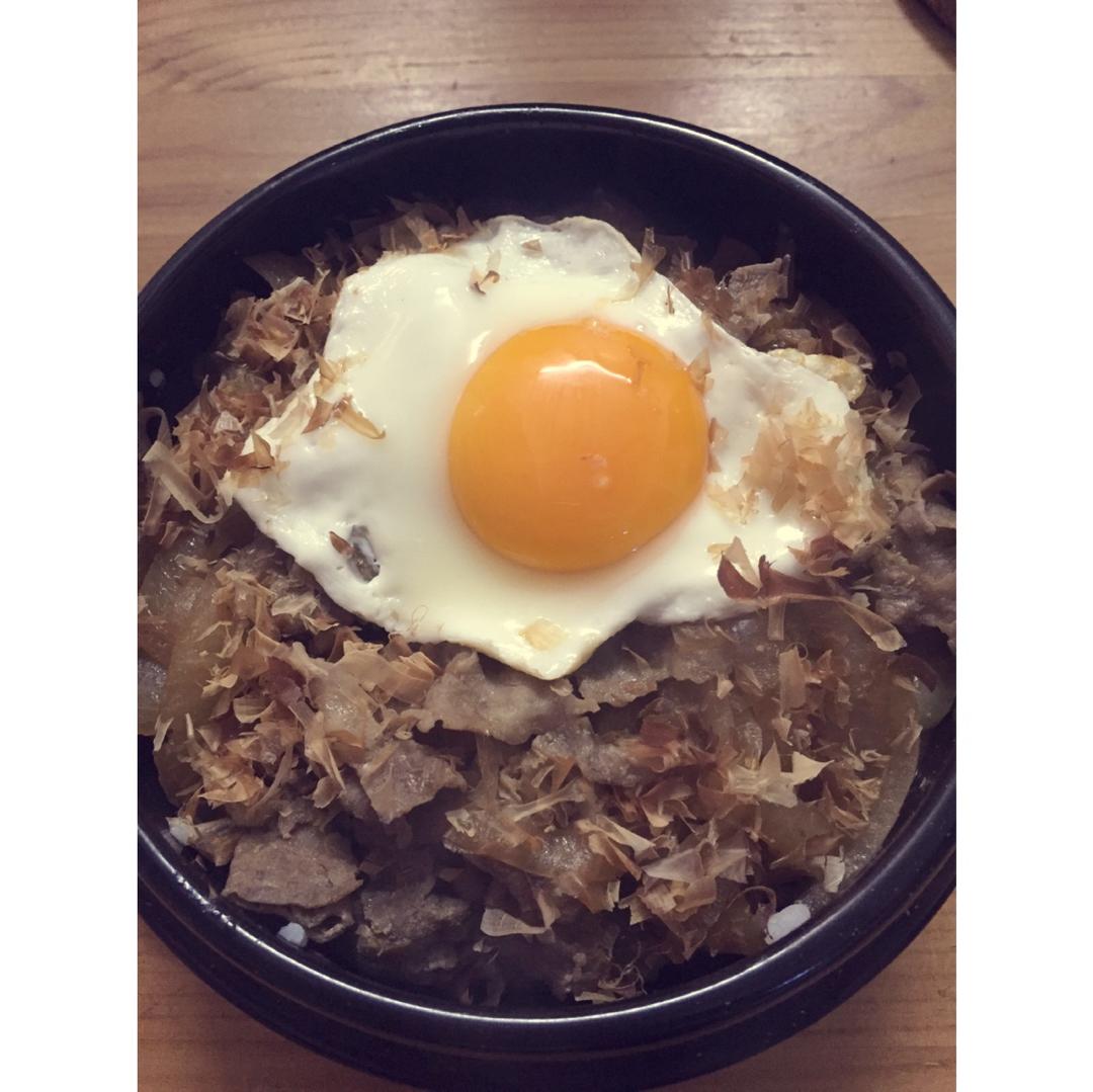 【温泉蛋肥牛盖饭】