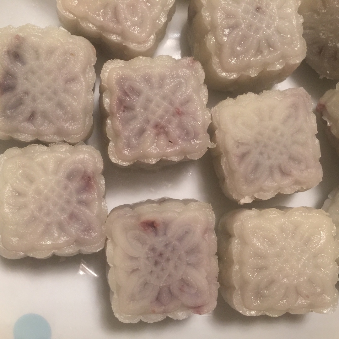 红豆沙冰皮月饼
