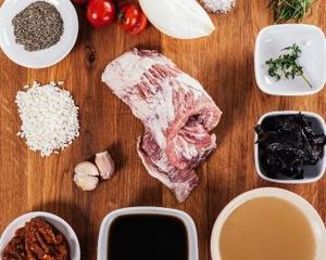 伊比利亚黑毛猪颈肉烩饭配法国黑喇叭菌的做法 步骤1