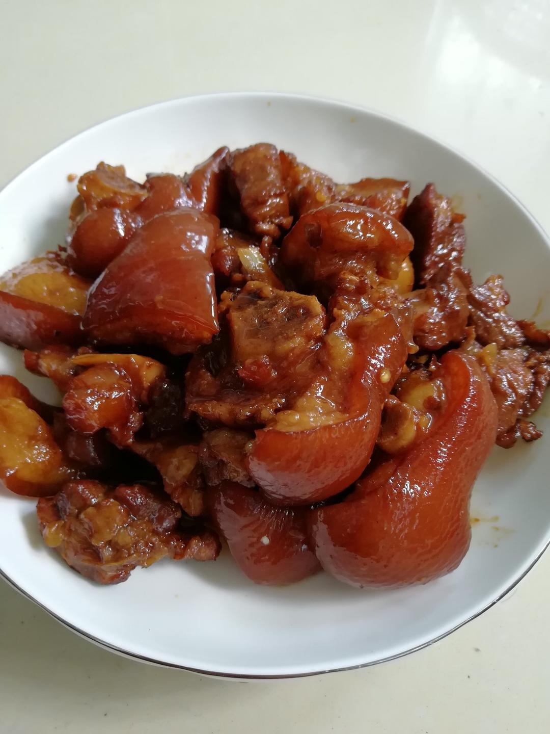 石头镚镚做的美味的家常菜红烧猪蹄