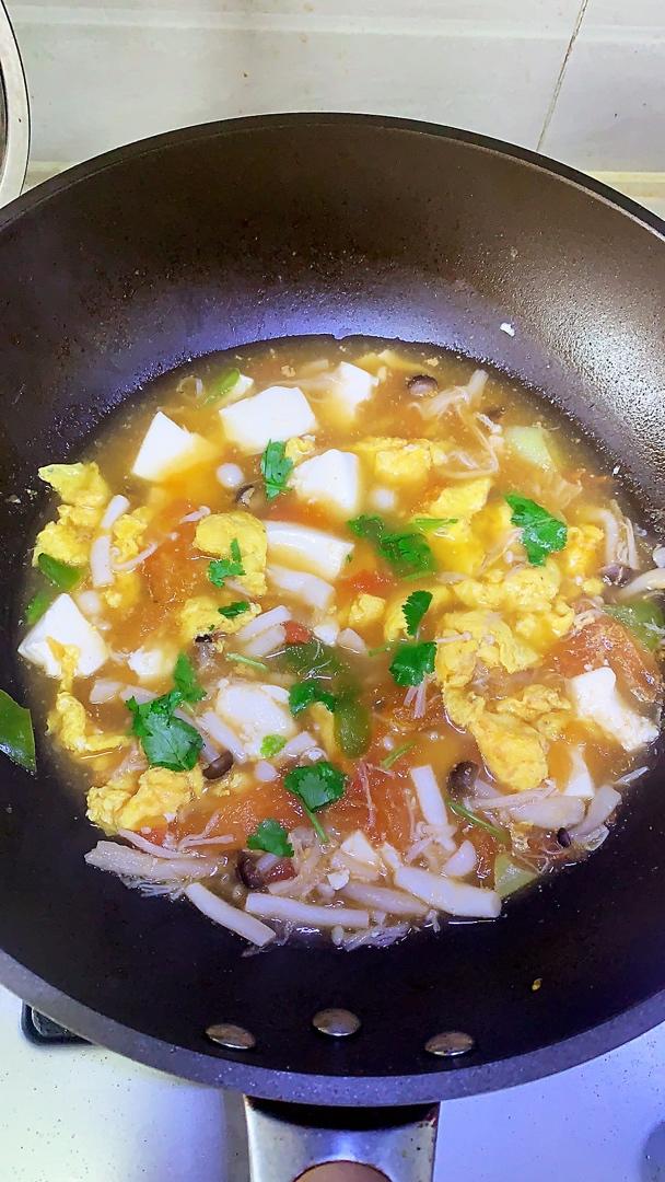 西红柿菌菇豆腐汤