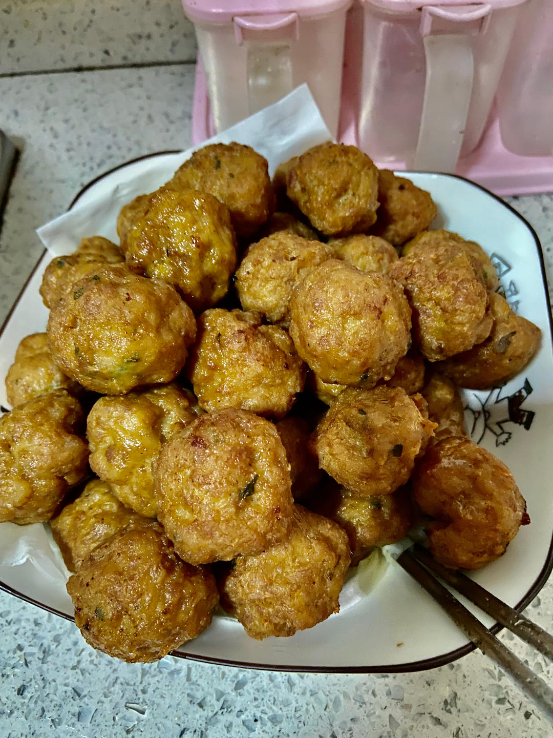 炸猪肉丸子
