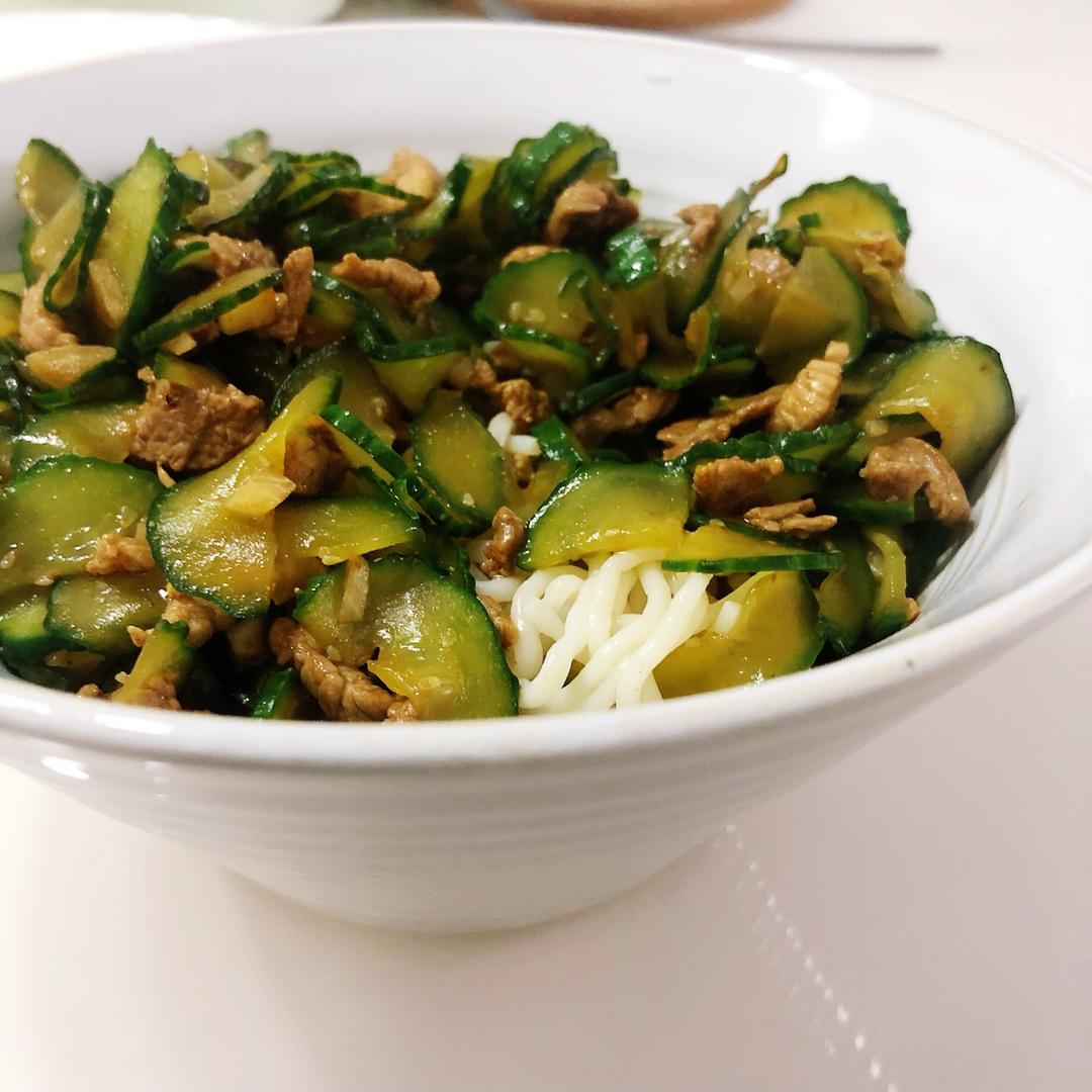 快手便当：青瓜炒肉&黑米饭