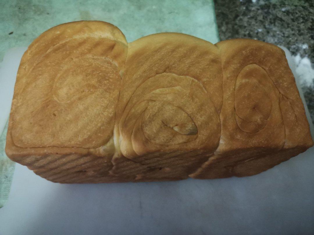 用烤箱自己做面包--手工牛奶吐司面包