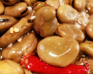 蚕豆的神仙吃法（蒜香味油焖蚕豆）的做法 步骤4