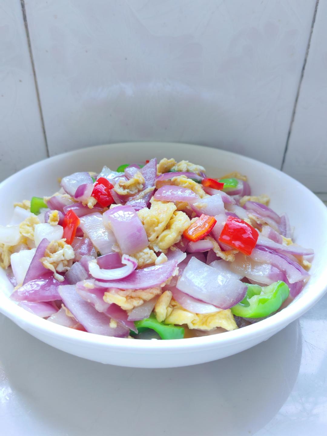 燕飞飞-2做的厨师长教你:"洋葱炒鸡蛋"的家常做法,小白入门菜,简单又