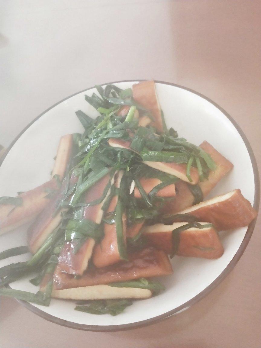 韭菜苔炒香干
